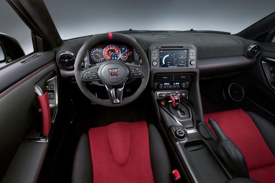 Торпедо Nissan GT-R Nismo (R35) 2016 года  (WW) (фото 37 из 41)